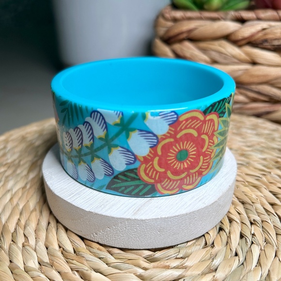 Vintage Tropical Beauty wide acrylic bangle bracelet. - Picture 2 of 9